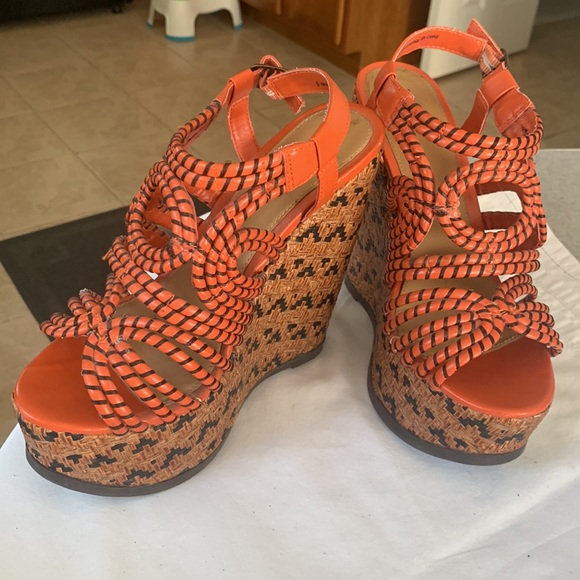 Massimo ladies summer time 5&1/2” heels. Size 6 - Picture 4 of 5